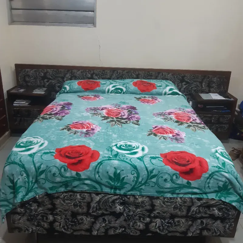 Colchas cameras estampadas  y color entero  tipo peluche