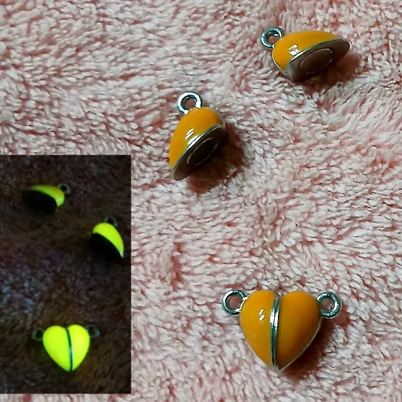 Corazón imantado fluorescente amarillo