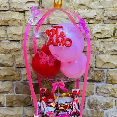 Globo burbuja coronado   ( Caja surtida de confituras decorado con globo burbuja y cintas)