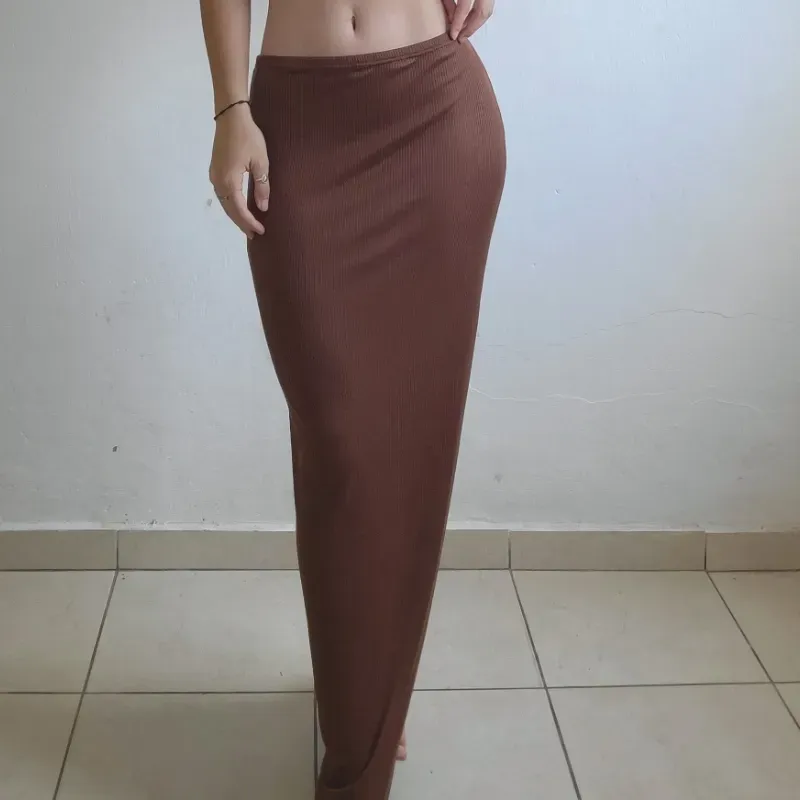 FALDA LARGA A LA CADERA (ENCARGO)