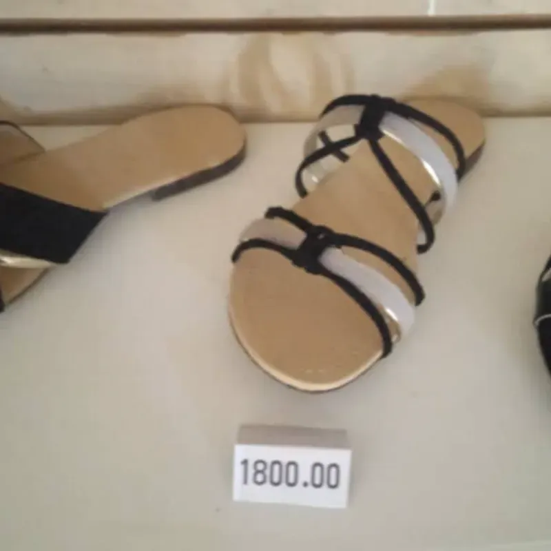 Chancleta artezanal de mujer ( Bazar Jocuma)