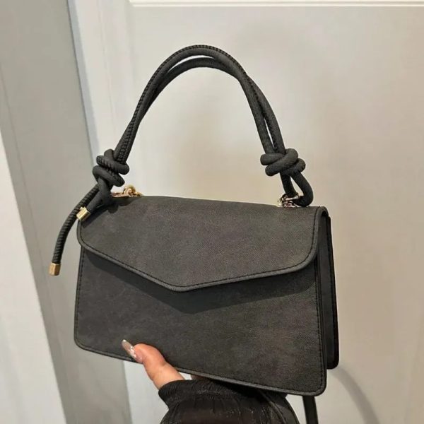 Bolso estructurado en tono gris oscuro