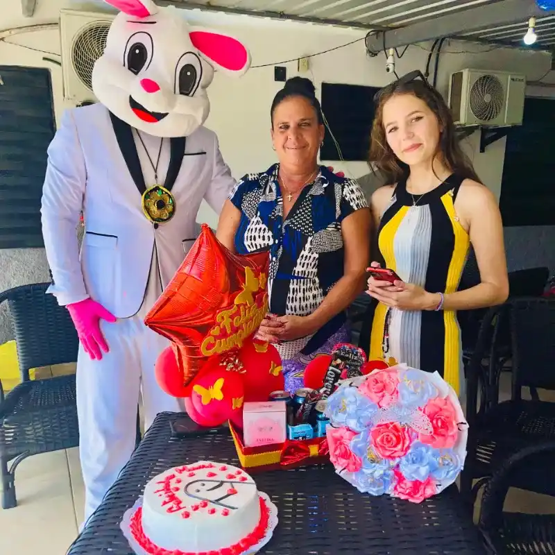 Clientes felices con sus entregas 