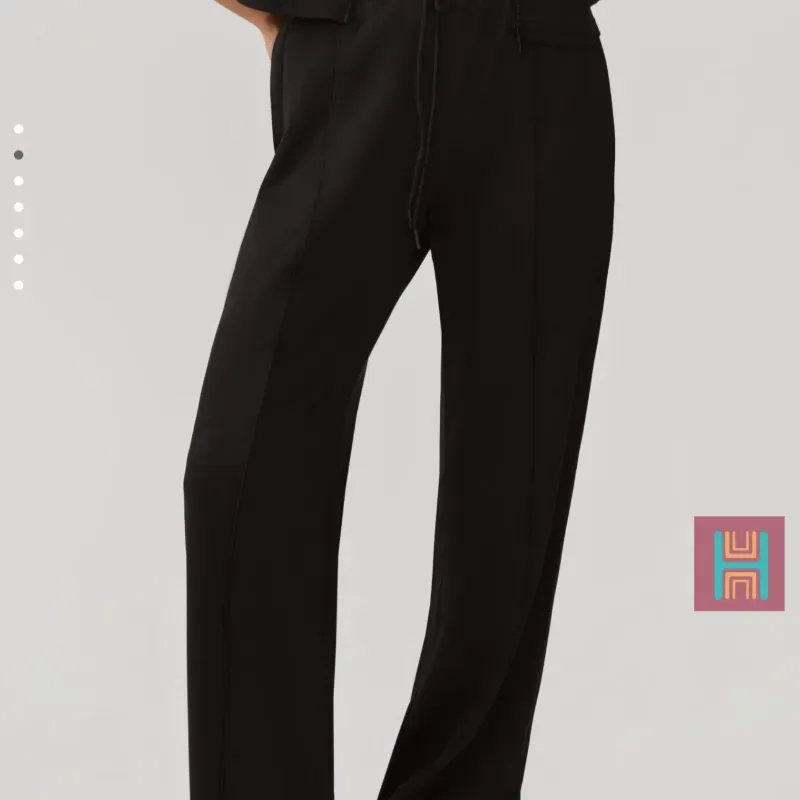 PANTALÓN DE CHÁNDAL FLUIDO NEGRO