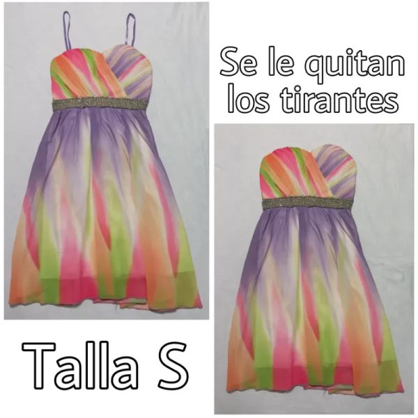 Vestido de colores con cinto de brillos.