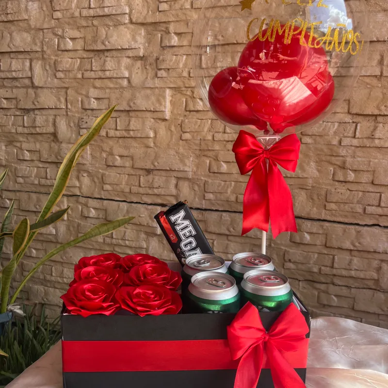 Caja con cervezas y rosas