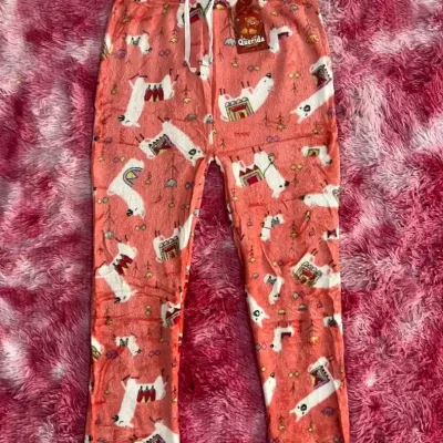Pantalón de tela naranja de llama