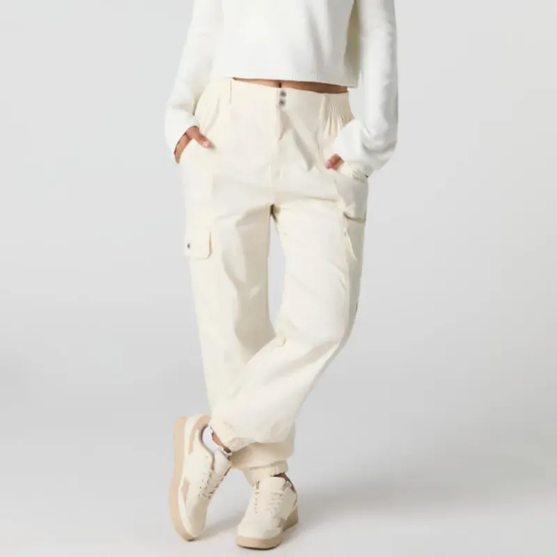 Pantalón cargo color crema