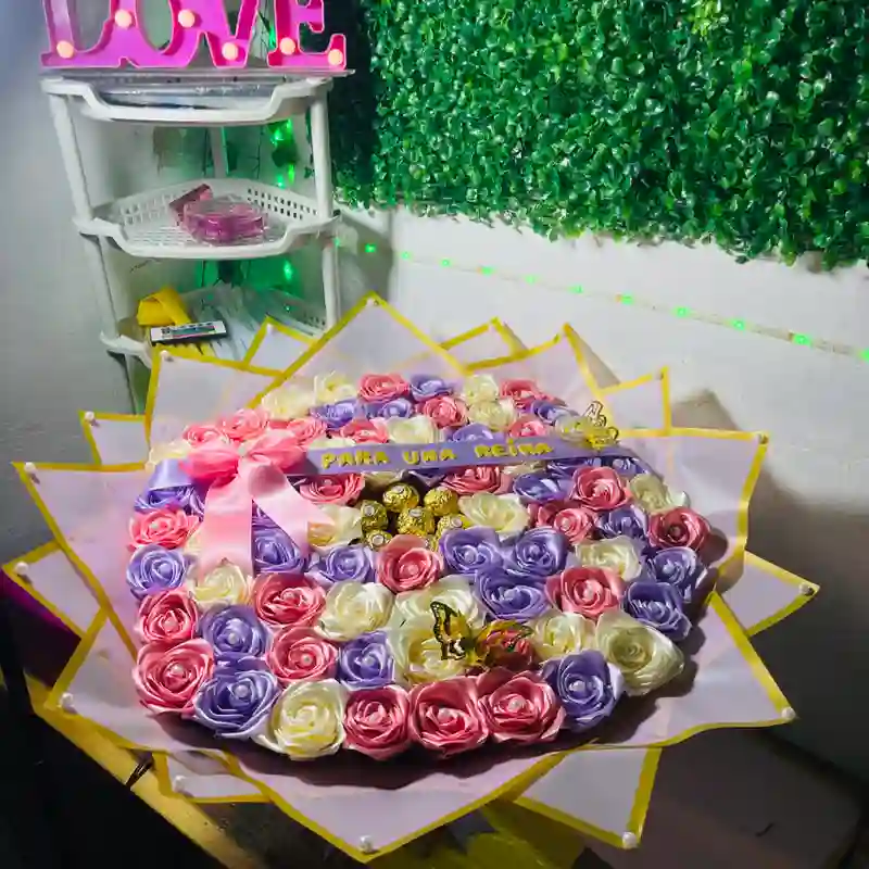 Ramo buchón de rosas eternas