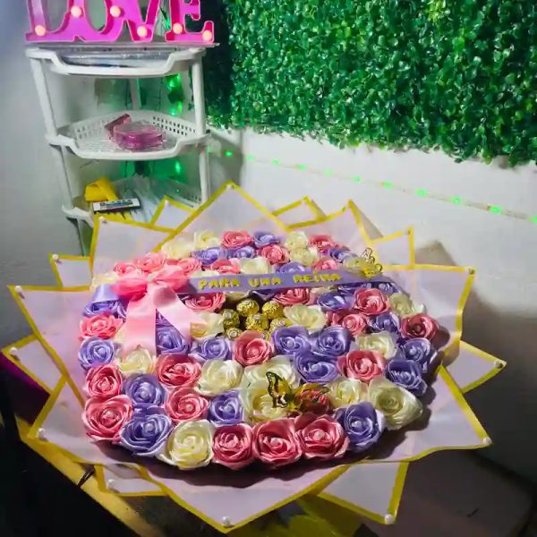 Ramo buchón de rosas eternas