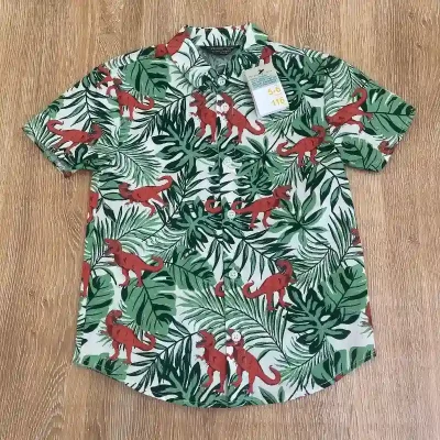 Camisa tropical con dinosaurios color verde