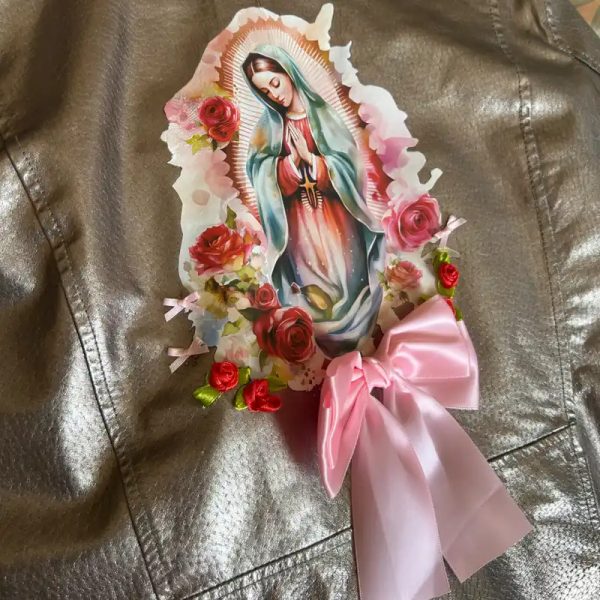 Chaqueta polipiel con Santa en la espalda