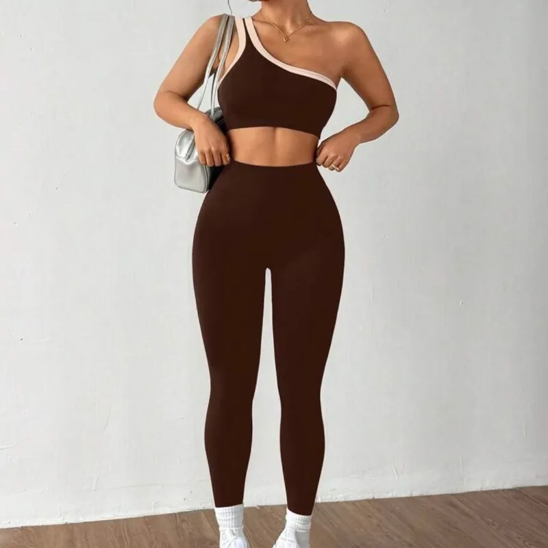 Conjunto deportivo carmelita y beige