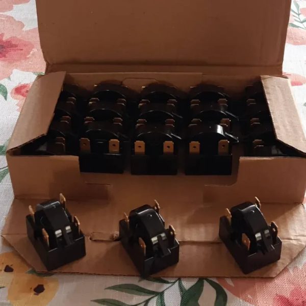 Relay Universal de 4 patas Negro Brillante de Pastilla para Compresores de Refrigeradores y Neveras