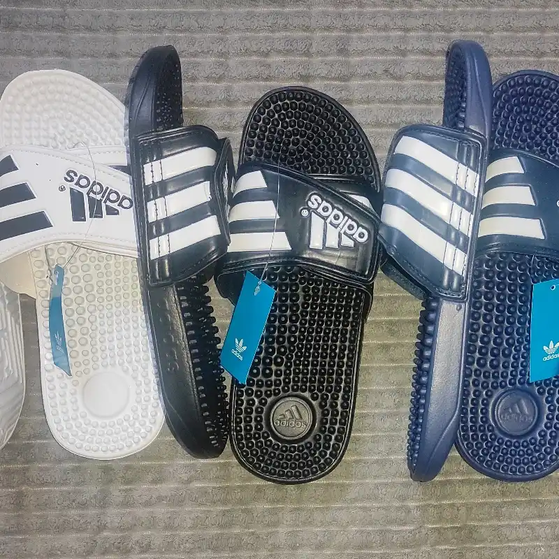 Chancletas Adidas de hombre (Pinchito)
