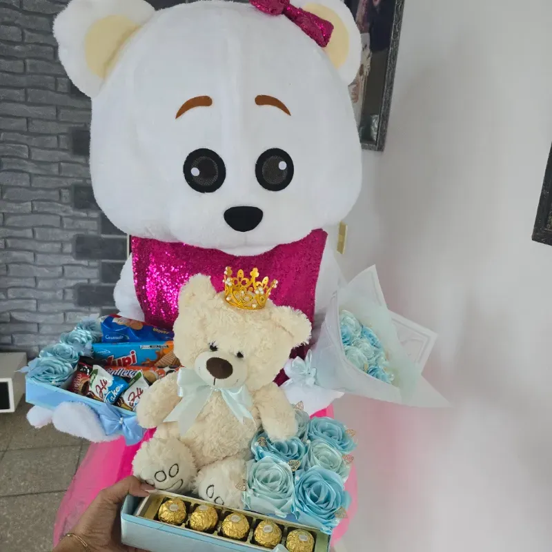 Animación de la osita Luna con 3 regalos