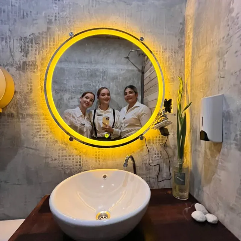 Espejo retroiluminado