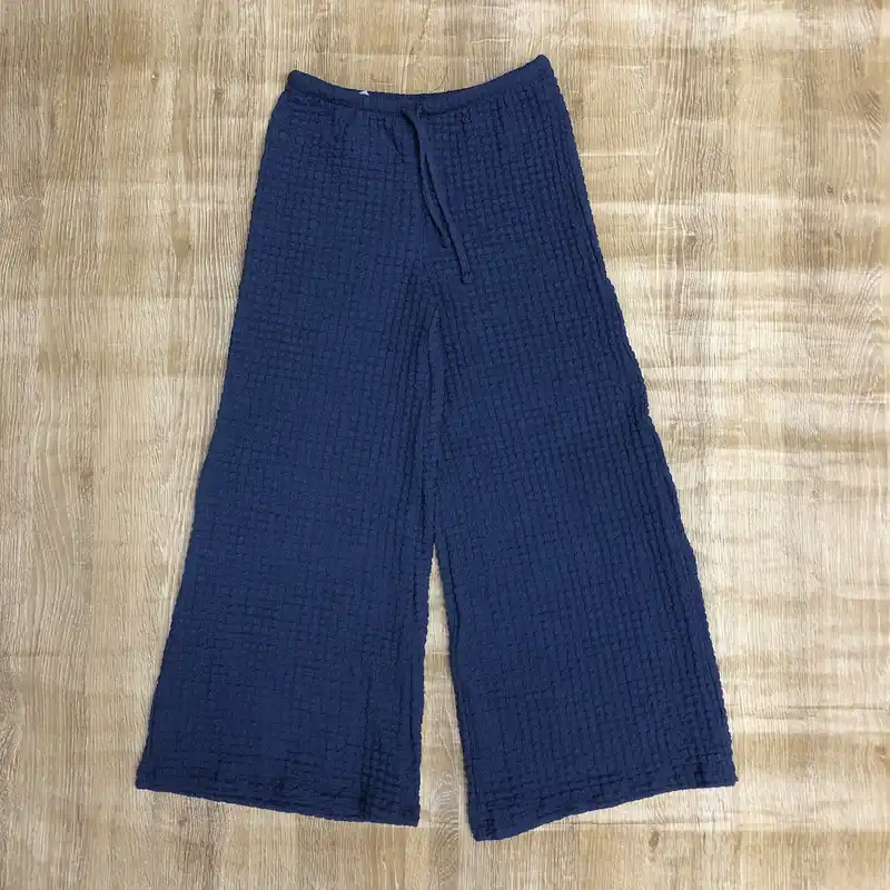 Pantaloneta color azul oscuro