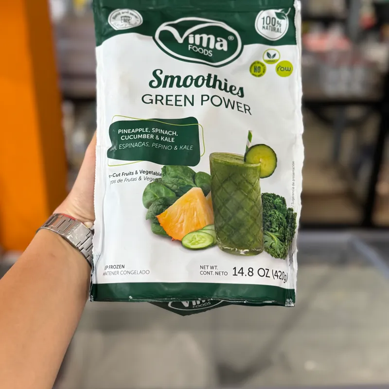 Smoothies de piña, pepino, espinaca y brócoli