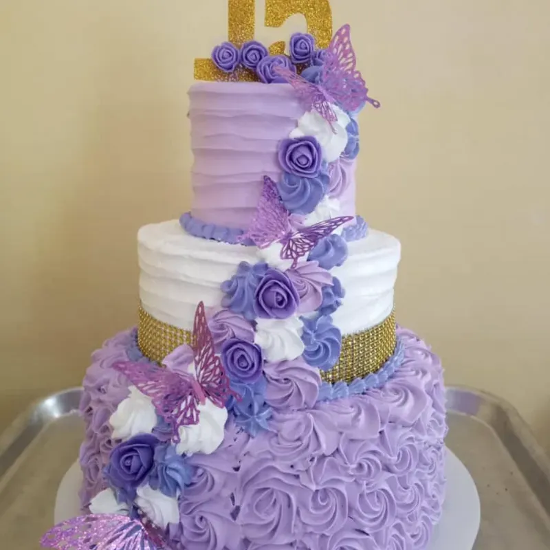 Pastel tres pisos tonos morados