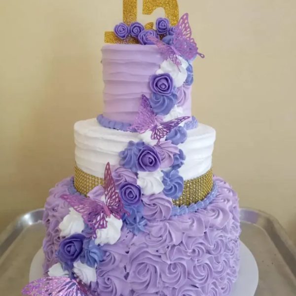 Pastel tres pisos tonos morados