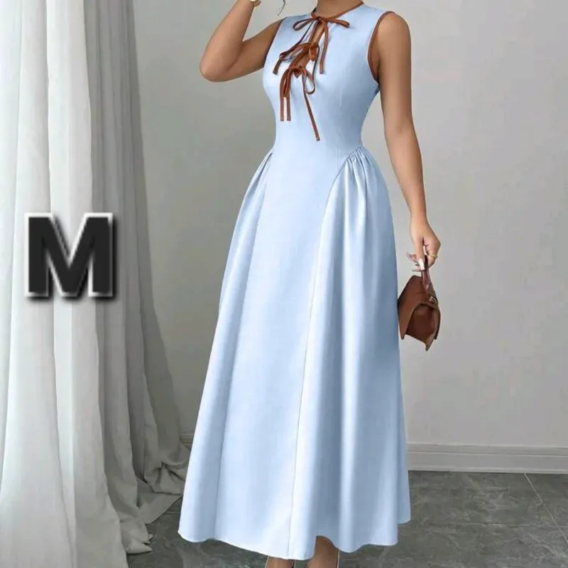 Vestido con Cuello Hueco