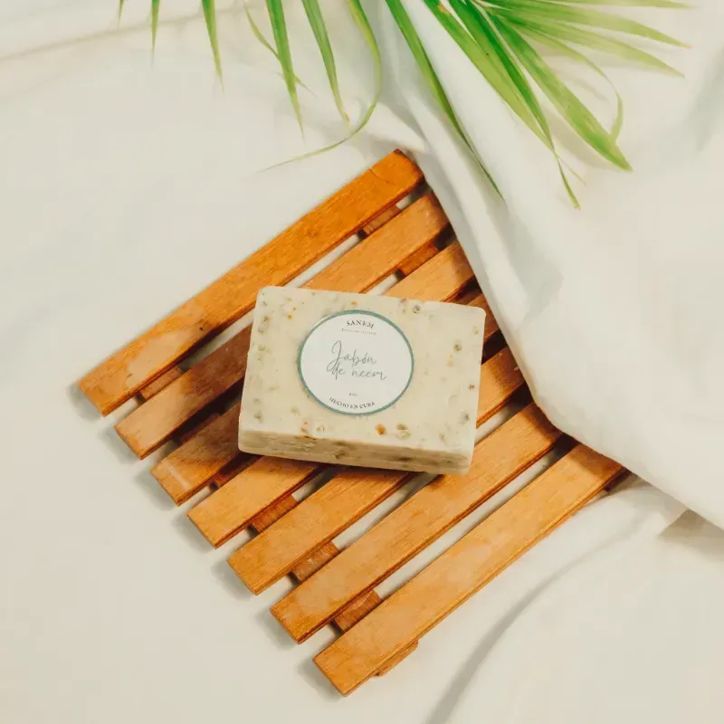 Jabón de neem y árbol del té 