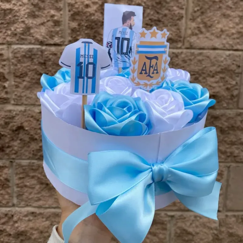 Caja con 10 rosas eternas y temática a elección