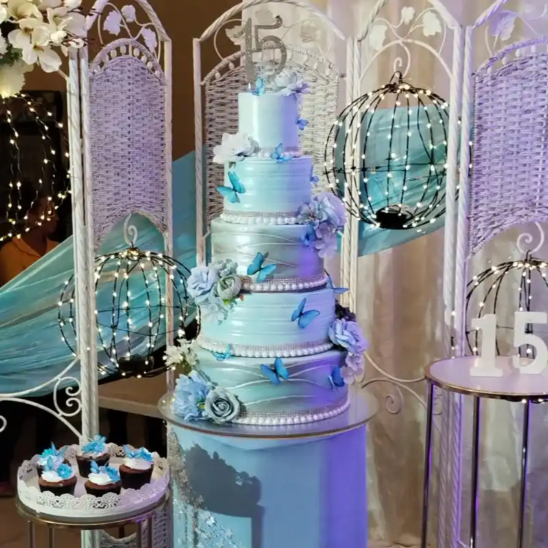 Azul y plateado quinceañera