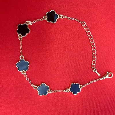 Pulsera detalles negros