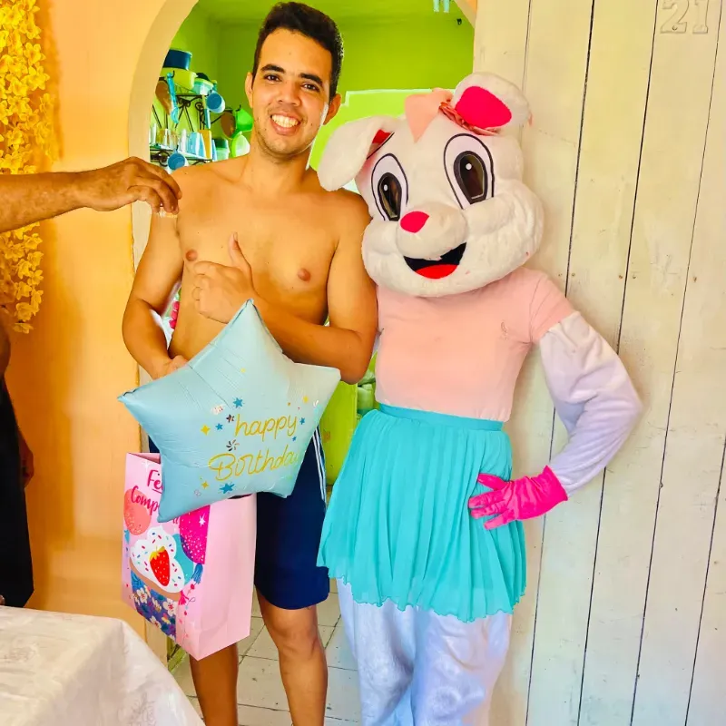 Clientes felices con sus entregas 