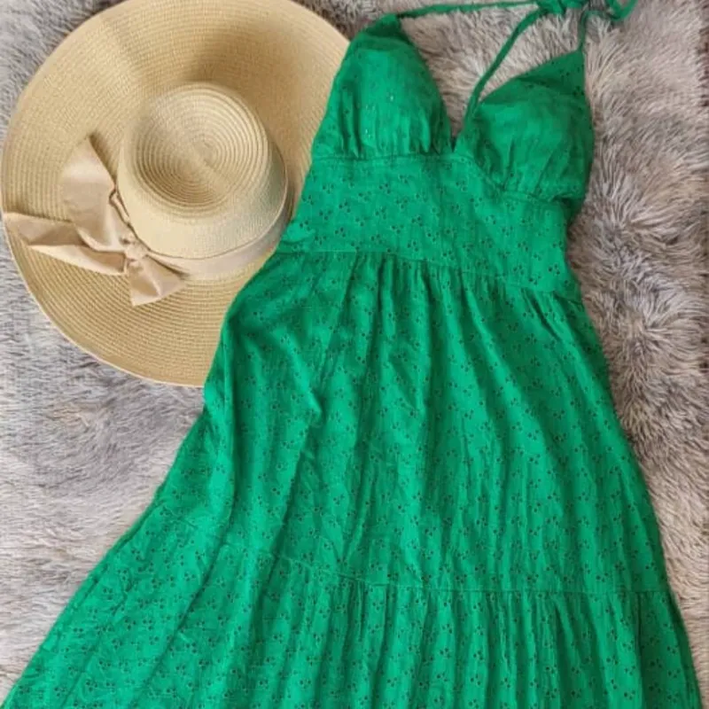 Vestido verde de tela bordada