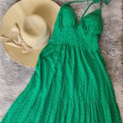 Vestido verde de tela bordada