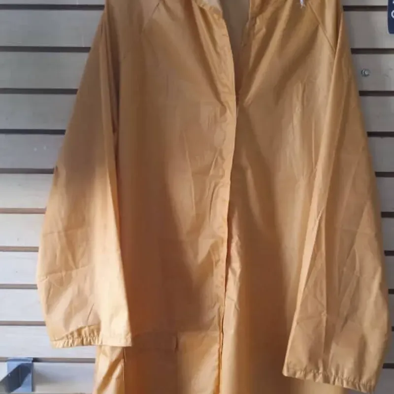 Capa para la lluvia ( Bazar Jocuma)