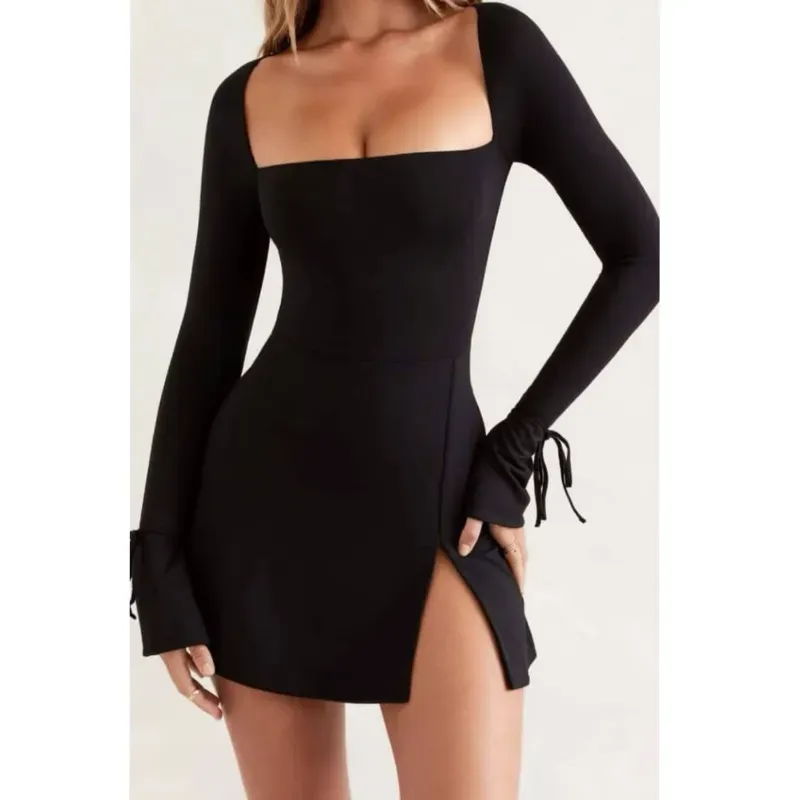 Vestido corto con mangas largas