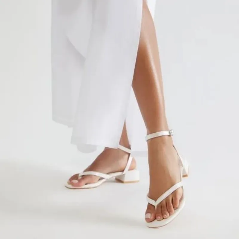 Sandalias blancas