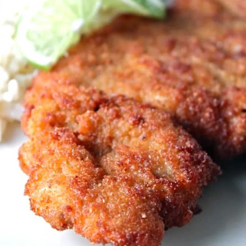 Bistec de pollo empanizado