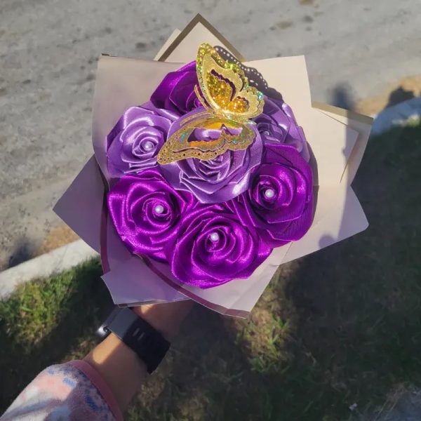 7 rosas eternas.