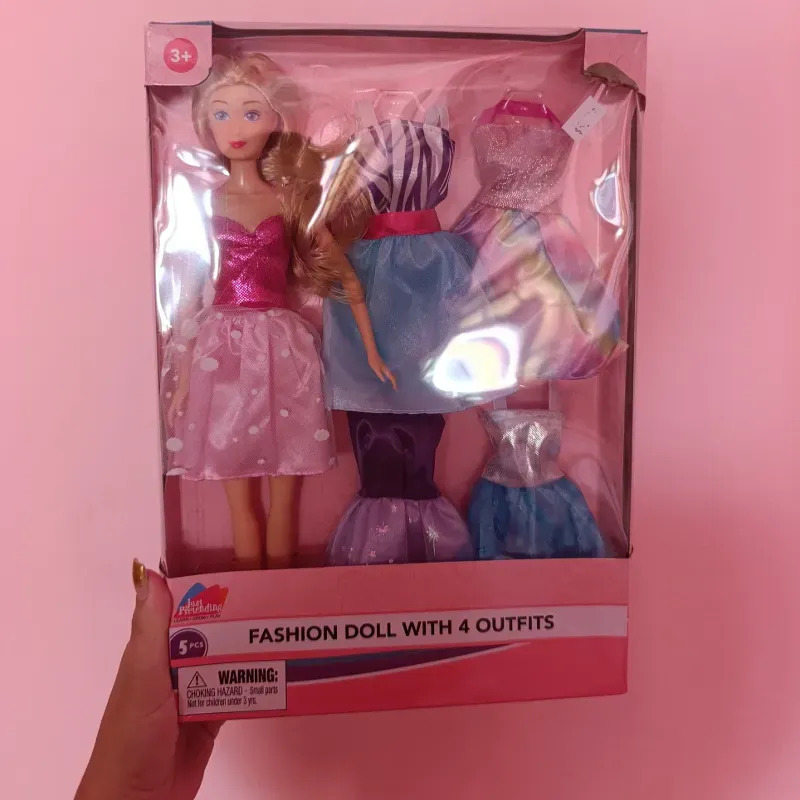 Barbie con sus ropitas