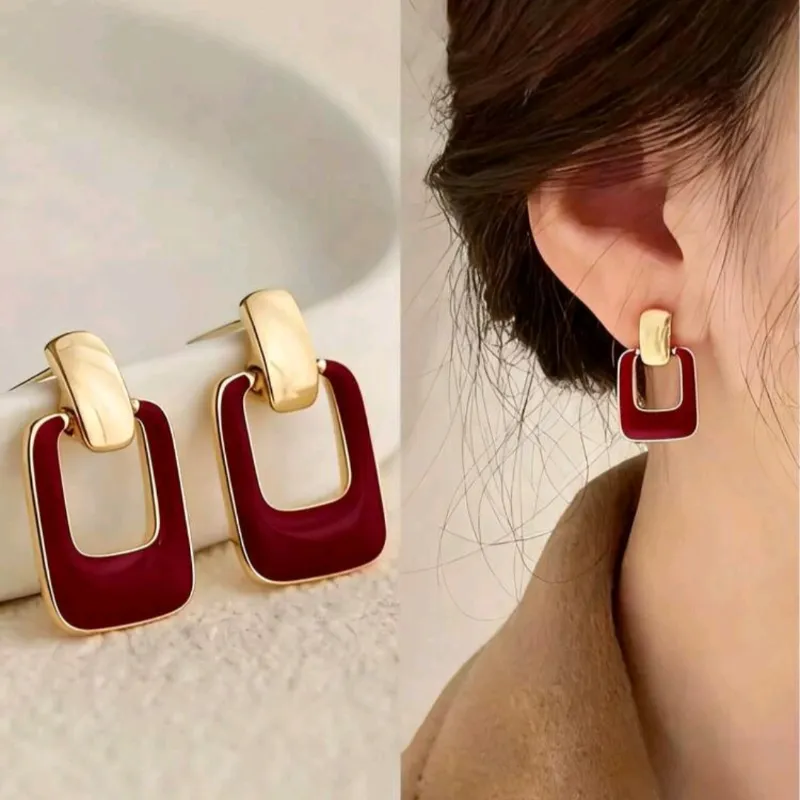Aretes rectangulares rojos