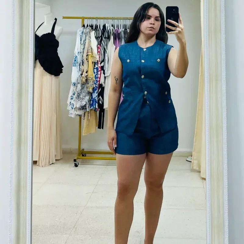 Conjunto de mezclilla de short y chaleco