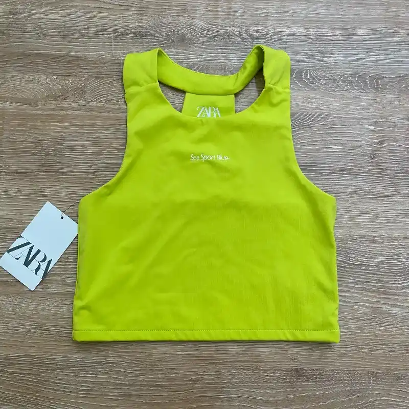 Top deportivo Zara color verde