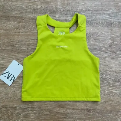 Top deportivo Zara color verde