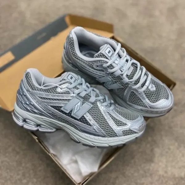 New Balance 1906R