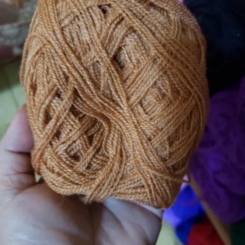 Hilo acrilán color carmelita claro color piel