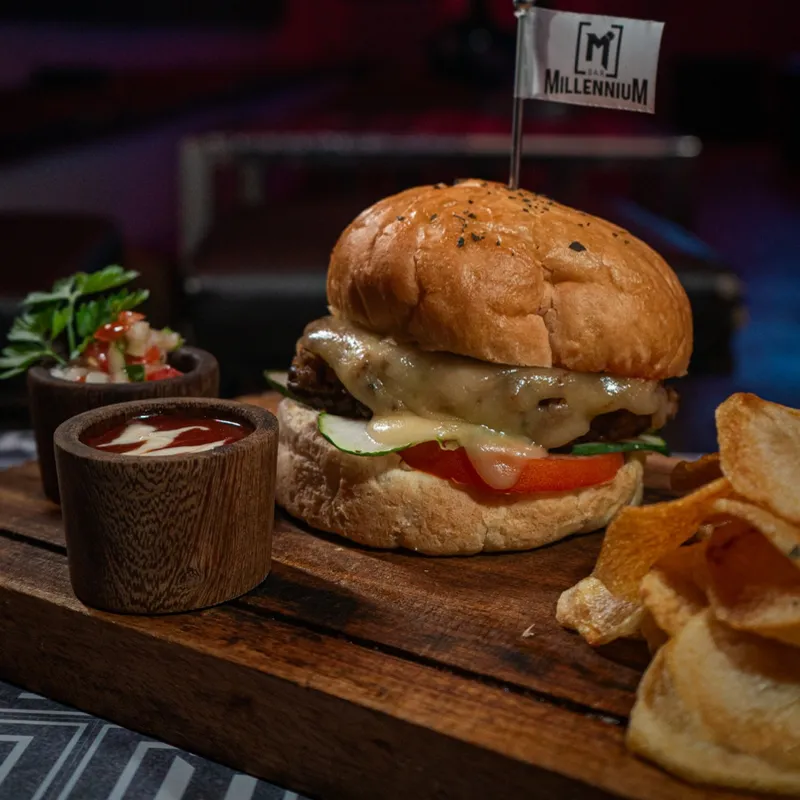 Hamburguesa con Jamón y Queso