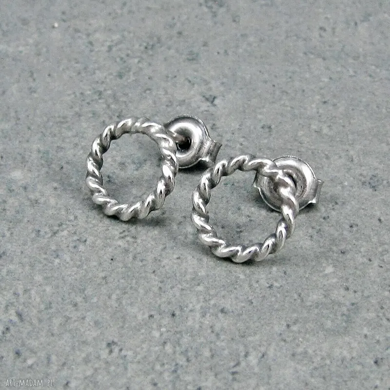 Arete artesanal aro torcido