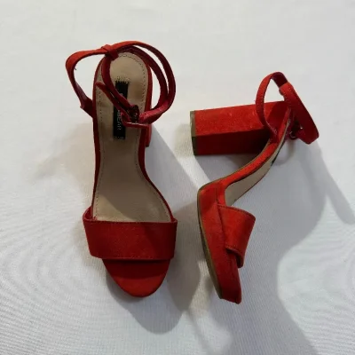 Tacones Rojos Cuadrados