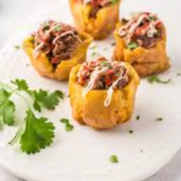 TOSTONES RELLENOS/MATCH PLANTEEN FILLED WHITH BEET MINCE