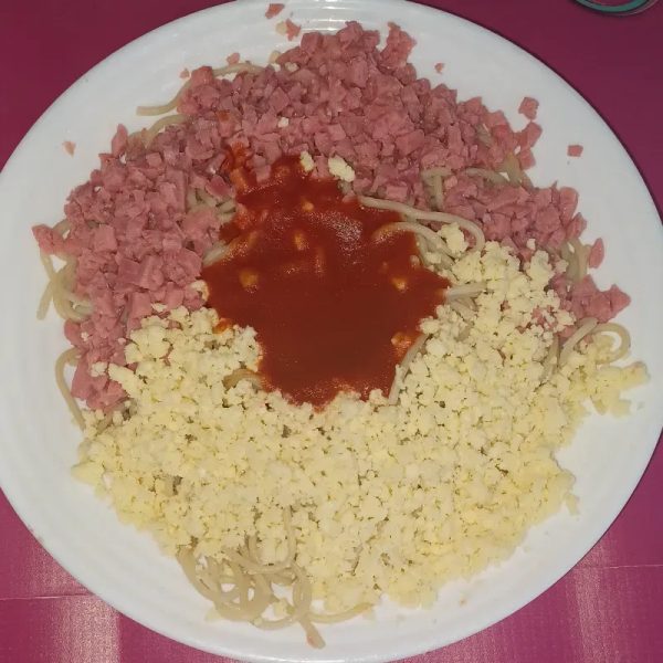 Spaguetis de Jamón y Queso Criollo